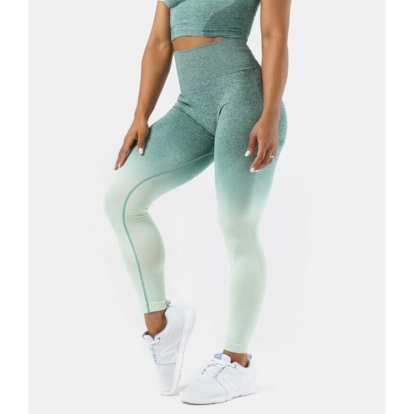 NWT Halara Womens Seamless Flow High Waisted 7/8 Leggings Size Small Color Block - Picture 1 of 11
